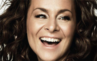 Eerste Nederlandstalige theatertournee van Trijntje Oosterhuis