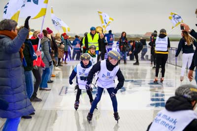 Foto: Vincent Riemersma Varende ijsbaan op Elfstedenwater
