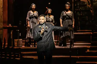 Recensie Liefde in de onderwereld: Hadestown verovert Carré