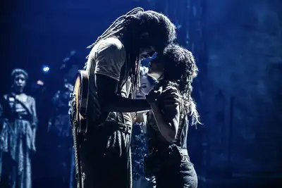 Recensie Liefde in de onderwereld: Hadestown verovert Carré